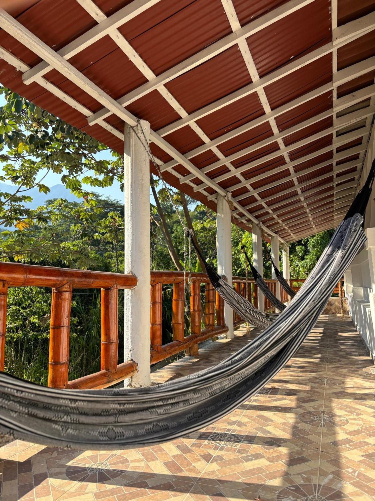 La Veranda Hotel & Restaurant Минка Экстерьер фото